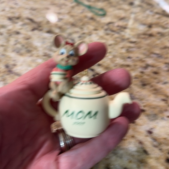 Vintage 1997 Hallmark Keepsake Christmas Ornament Mouse on Teapot Mom 1997 - Picture 9 of 11
